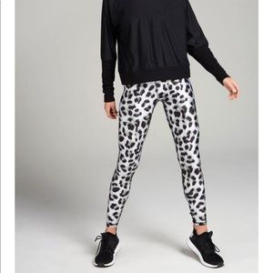 Terez Snow Leopard Leggings XSmall NWT